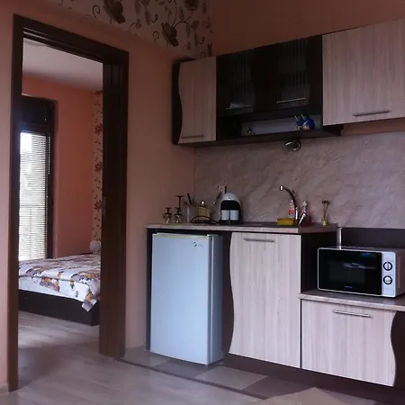 Komsomolska 40 *