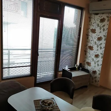Komsomolska 40 *